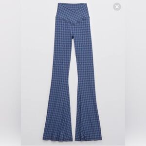 Offline by Aerie Real Me High Rise Super Flare Houndstooth Blue Yoga Leggings